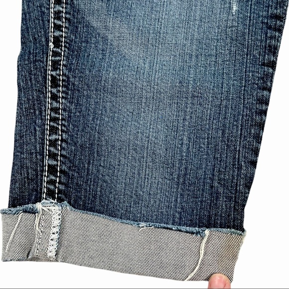 Vigoss size 3 Capri jeans, rolled cuffs, medium wash, some distressing EUC - Picture 4 of 14